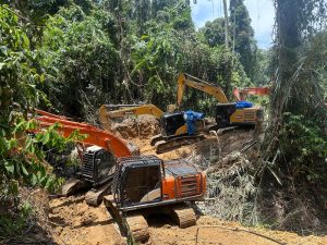 Gabungan Brimob dan Ditreskrimsus Polda Sumut Tindak Tambang Emas Ilegal di Perbatasan Tapsel-Madina, 14 Ekskavator Diamankan