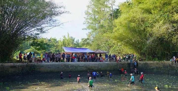 Bupati Karo Turut Meriahkan Tradisi Ndurung Ikan di Embung Talimbaru