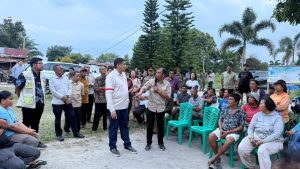 Maruarar Sirait Tinjau Calon Penerima BSPS di Kabupaten Toba