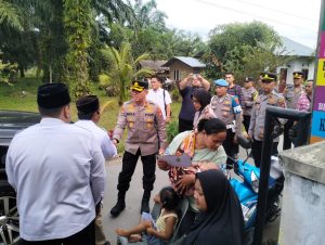 Kapolres Binjai Berbagai Kebaikan bersama Warga Kecamatan Binjai di Bulan Ramadhan 1447 H