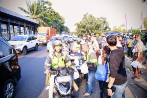 Taruna Akpol Sosialisasikan Mudik Aman dan Layanan 110 di Daan Mogot