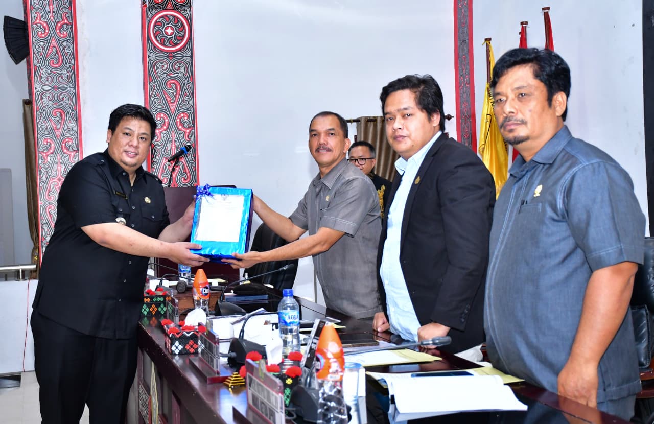 Bupati Samosir Sampaikan LKPJ 2025 Kepada DPRD