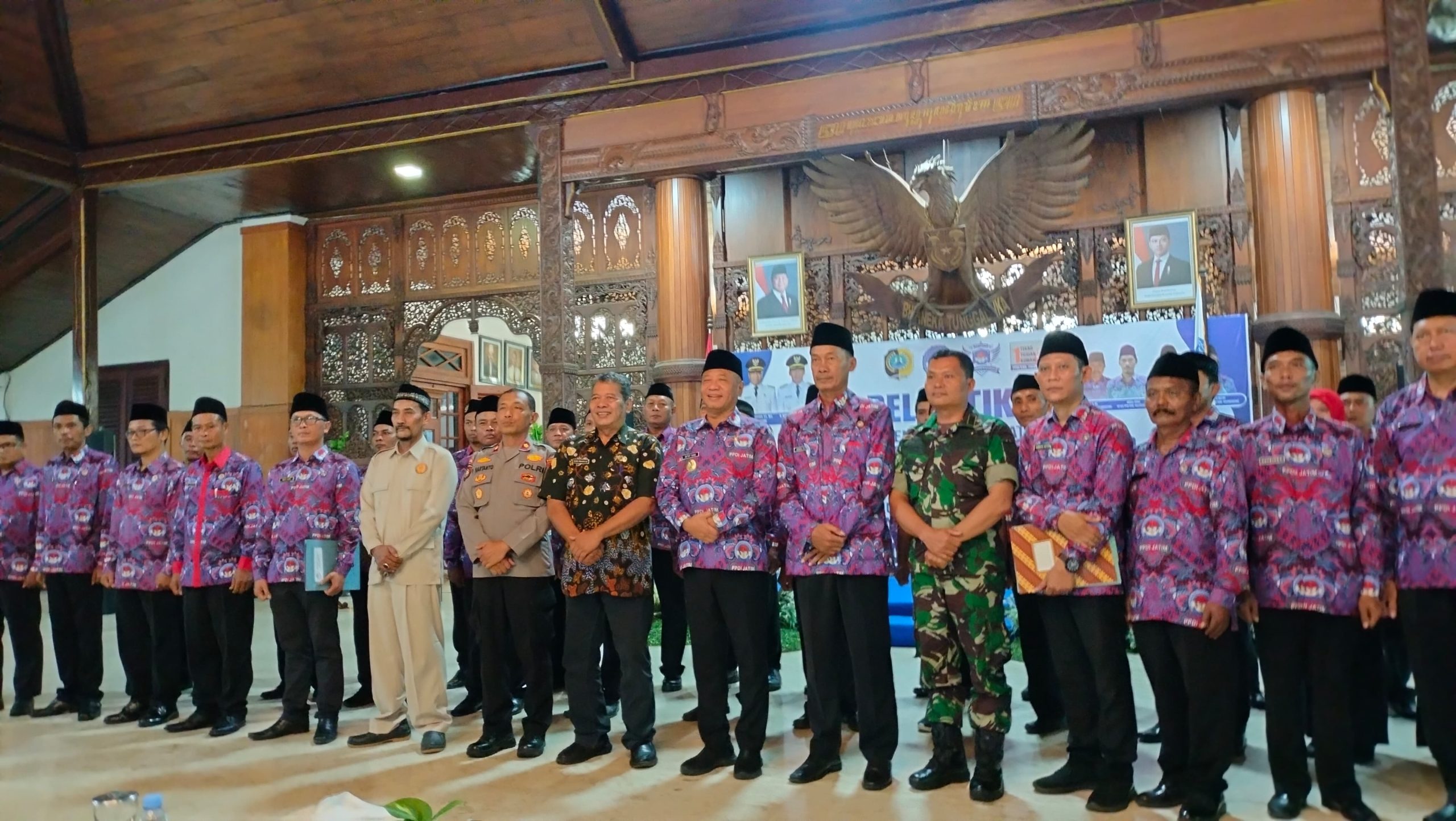 Bupati Gatut Sunu: Perangkat Desa Jadi Nadi Pelayanan Publik dan Motor Pembangunan