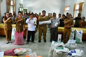Hasil Kolaborasi Sumut Berkah, Bupati Samosir Serahkan Bantuan Bibit Pengembangan Cabai dan Bawang Merah