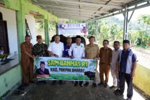 Bupati Pakpak Bharat Serahkan Hewan Kurban Presiden Prabowo di Masjid Al Falah Sukaramai
