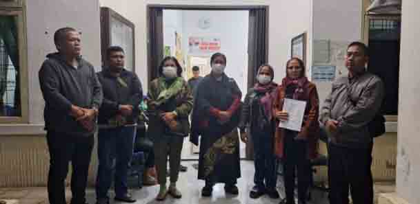 Mayat IRT Membusuk di Ruang Tamu,Warga Gunung Malela Geger !!!