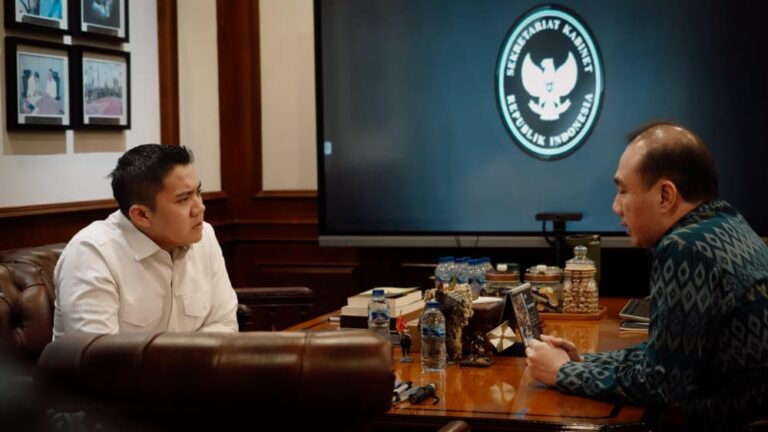 ‎Seskab Teddy dan CEO GoTo Bahas Kesejahteraan Pengemudi Online