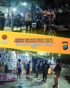 Patroli Dini Hari Brimob Sumut Perkuat Keamanan Kota Medan, Sambangi Pos Kamling dan Pelaku UMKM