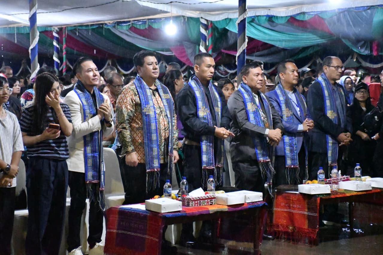 Hardyanto Dede Berkhotbah di Samosir, Bupati Vandiko: Pembangunan Infrastruktur dan Rohani Harus Seimbang