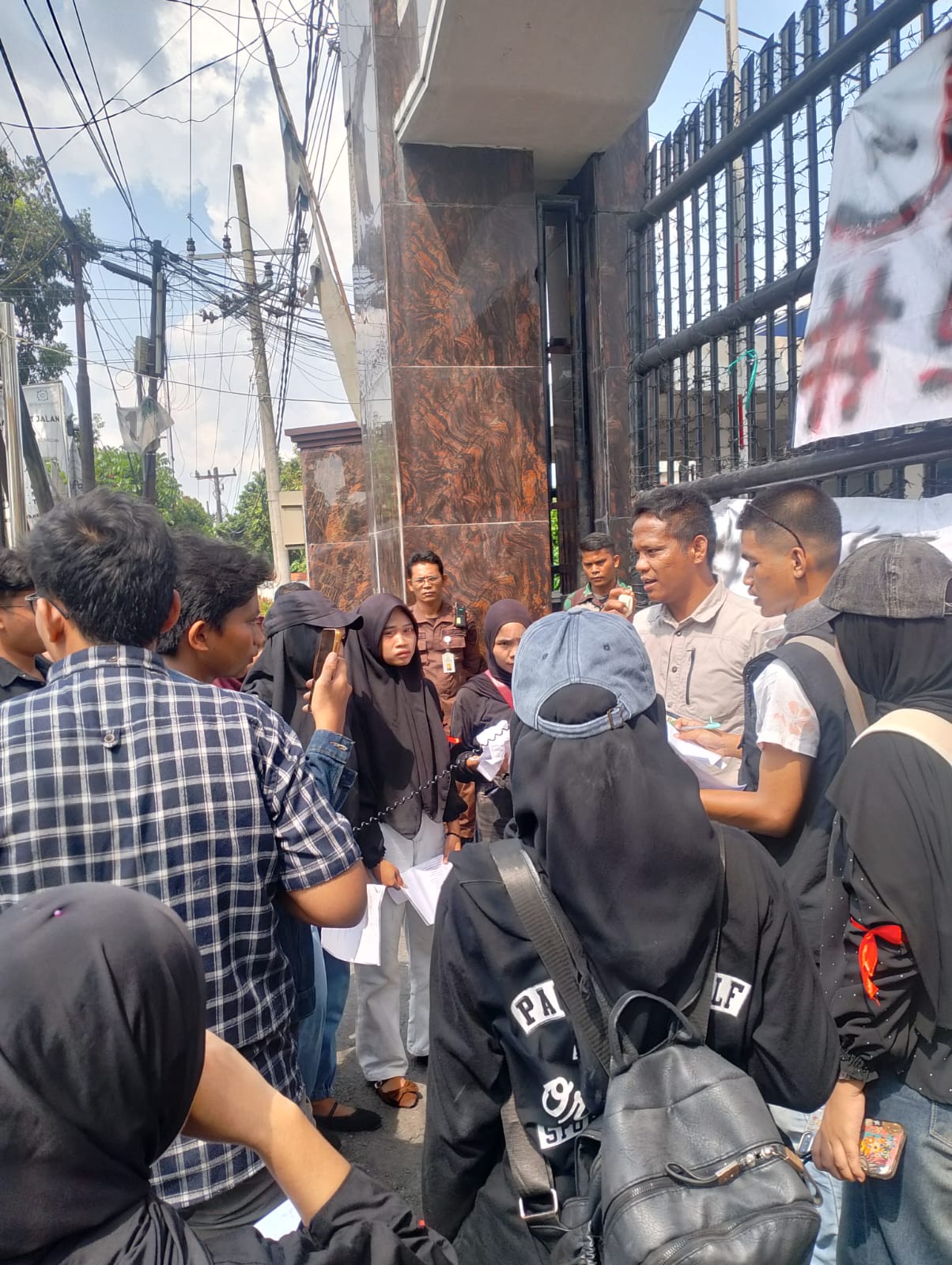 Kejati Sumut Didemo, SEMARAK Minta Walikota Pematangsiantar Diperiksa