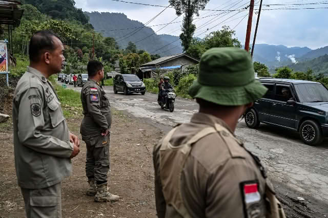 Pungli Ditertibkan, Pengunjung Pemandian Air Panas Sidebuk-Debuk Membludak