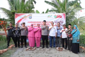 Kapolres Langkat Letakkan Batu Pertama Sumur Bor untuk Warga Tanjung Putus