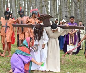 Penuh Haru, Fragmen Paskah dan Consolatio Choir USU Menggetarkan Sipinsur