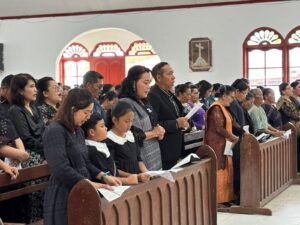 Ibadah Jumat Agung di HKBP Simorangkir, Bupati Taput Ajak Jemaat Gaungkan Kembali Wisata Rohani Salib Kasih