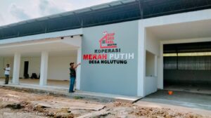 Sekdes Nglutung Klarifikasi Isu Lokasi KDMP, Tegaskan Berdiri di Pinggir Jalan Desa