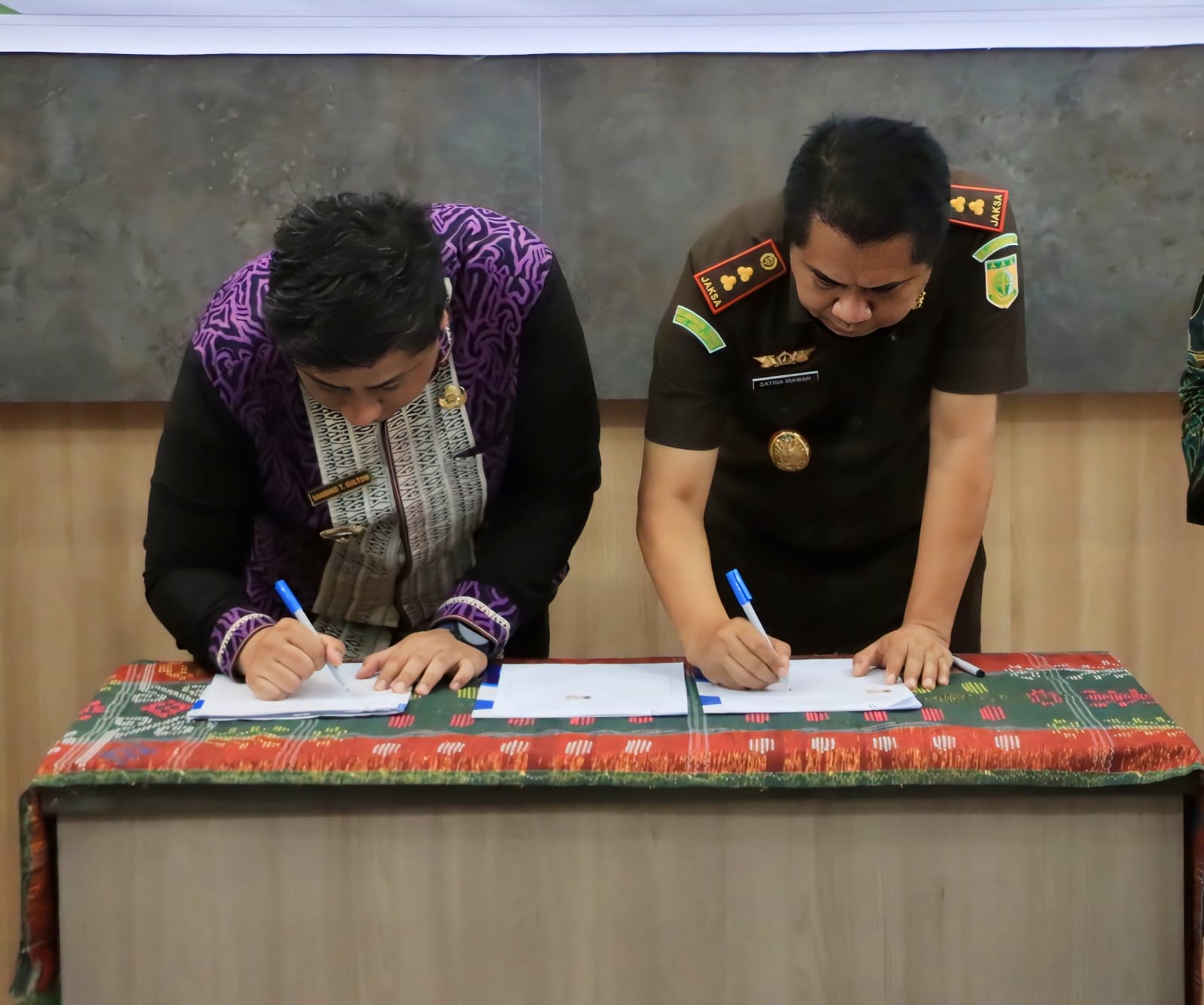 Pemkab Samosir dan Kejari Samosir Perpanjang Kerja Sama Penanganan Masalah Hukum Perdata dan Tata Usaha Negara