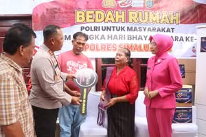 Opung Sipayung Terima Program Bedah Rumah Polri Untuk Masyarakat dari Polres Simalungun