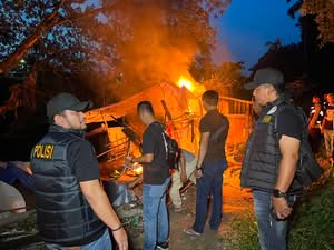 Dapat Perlawanan Warga, Satresnarkoba Polrestabes Medan Bumihanguskan Sarang Narkoba Klambir V