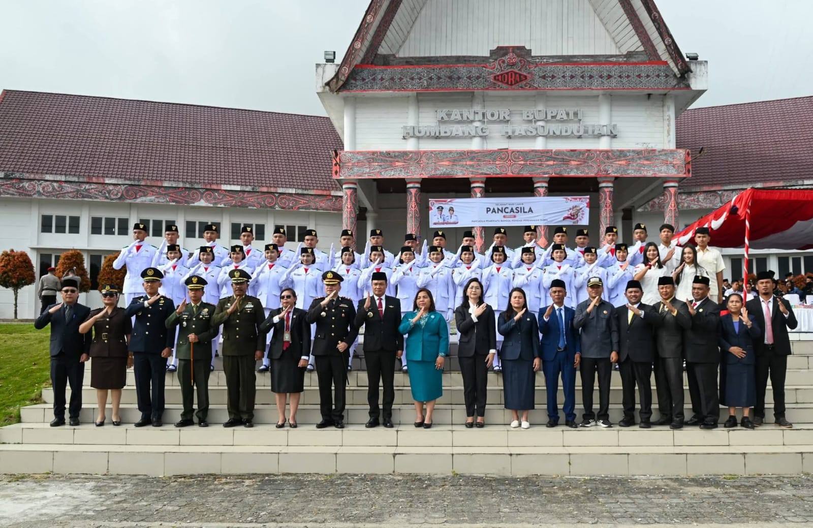 Hari Lahir Pancasila Jadi Momentum Bersejarah, 30 Anggota Paskibraka Humbahas Resmi Menjadi Purnapaskibraka