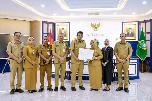 Tiorita Surbakti Resmi Terima SK Plt Bupati Langkat, Gubsu Bobby Tekankan ASN Harus Layani Masyarakat