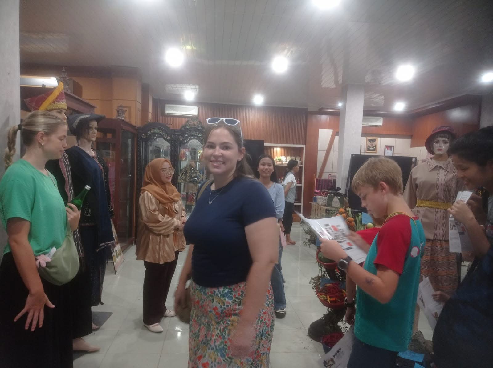 Bule Cantik Asal AS Jajal PRSU : Ingin Belajar Kebudayaan Sumut