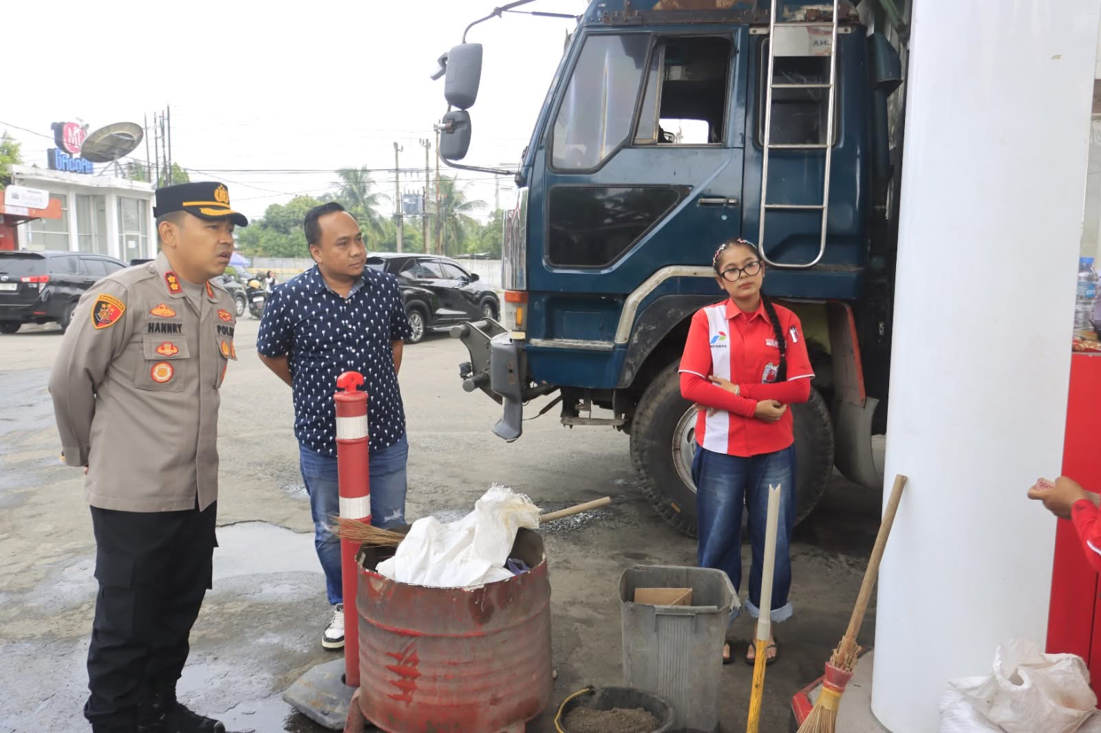 Kapolres Langkat Tinjau Ketersediaan BBM di SPBU Perdamaian Stabat, Antrean Mulai Berangsur Normal
