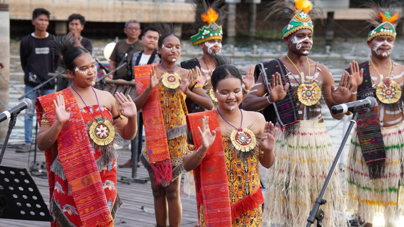 Komunitas Seni Budaya Nasional Papua Selatan Tampil di Samosir, Ribuan Penonton Terpukau, Jadi Simbol Kolaborasi dari Timur ke Barat Indonesia