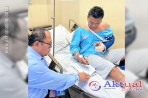 ‘Nongki’ di Tanjung Mulia Tiba-tiba Tangan Boby Kena Tebas Samurai, Kuasa Hukum: Tangkap Pelaku