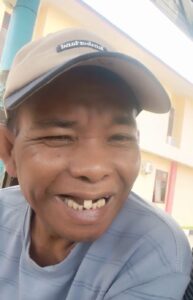 Perdamean Sitepu Kembali Mengmuk,  Barsen Barus Di Pukuli Pakai Botol Dan Balok, Dua Gigi Rontok Jatuh Ke Tanah