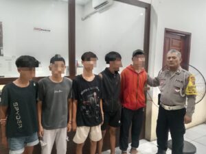 Bhabinkamtibmas Polsek Deli Tua Mediasi Konflik Pemuda Dipicu Saling Ejek di Media Sosial, Berakhir Damai