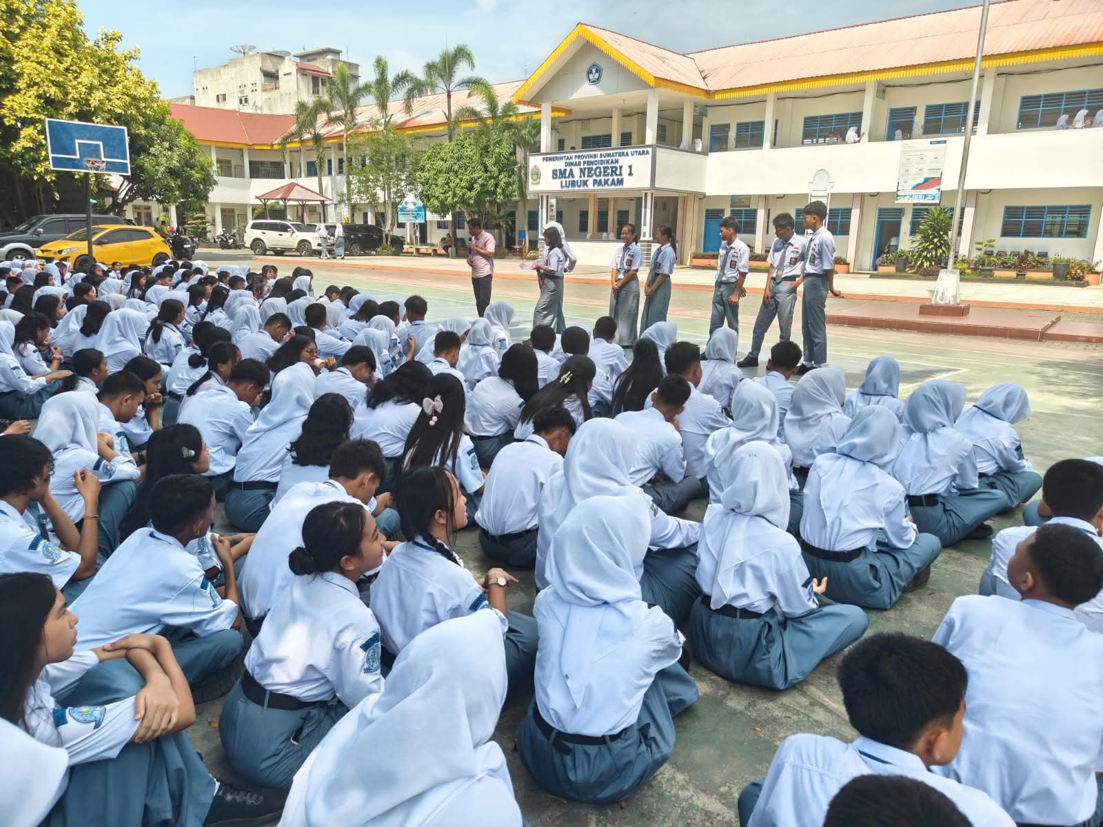 Ketua Lembaga Perlindungan Anak Bekali Ratusan Siswa SMA Negeri 1 Lubuk Pakam Menjadi “Pahlawan Digital” dalam MPLS