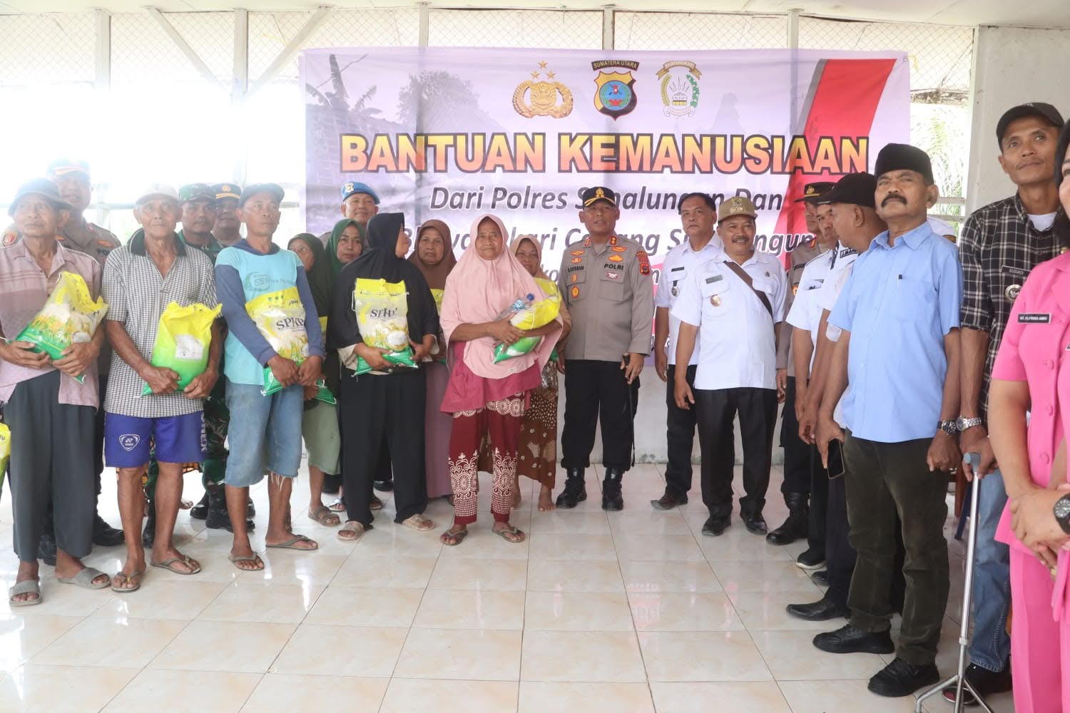 Kapolres Simalungun Salurkan Bantuan Kemanusiaan Untuk Korban Angin Puting Beliung di Pematang Bandar