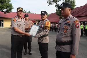 Kapolres Binjai Beri Penghargaan dan Apresiasi Personel Berprestasi