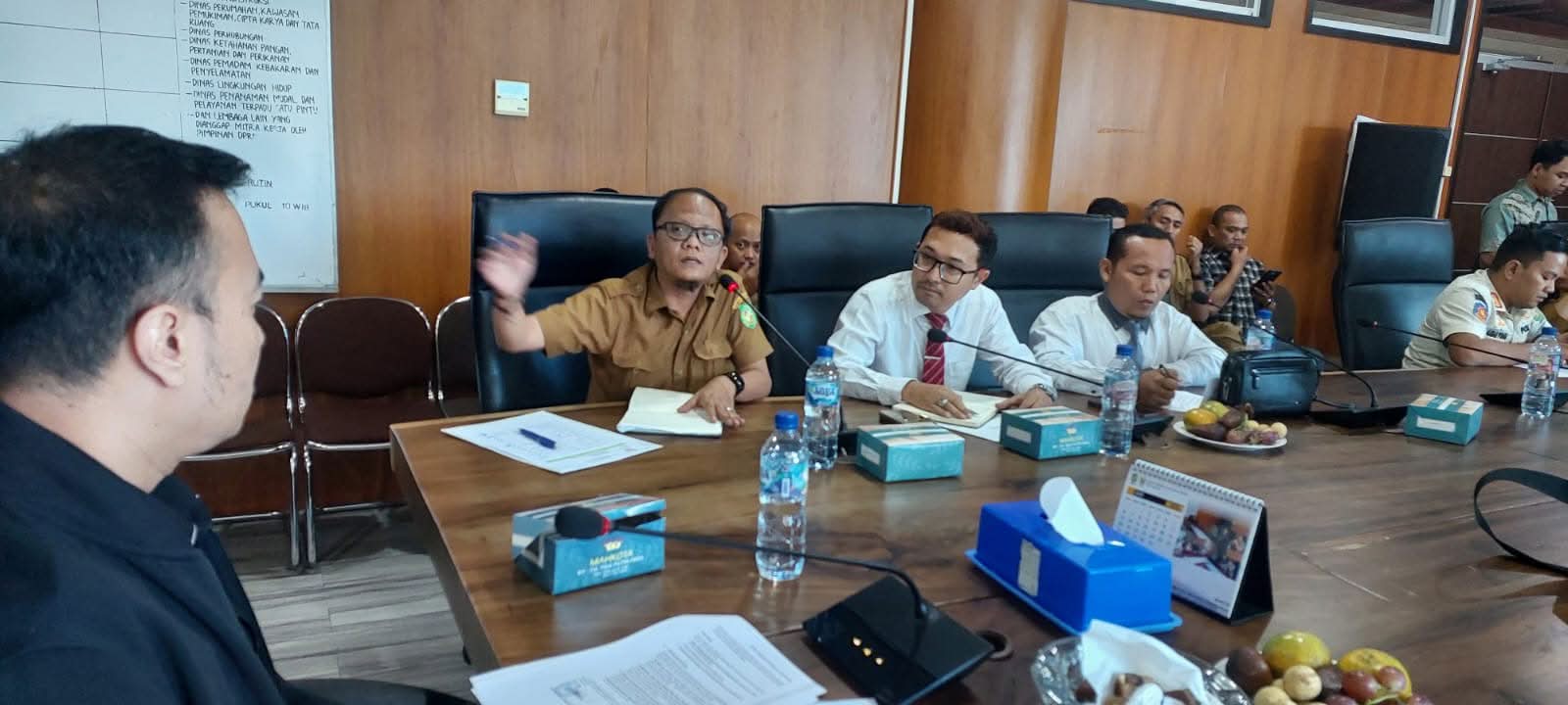 DPRD Medan Minta Dinas SDABMBK Bongkar Taman Menutup Parit di Depan Hermes Place Polonia