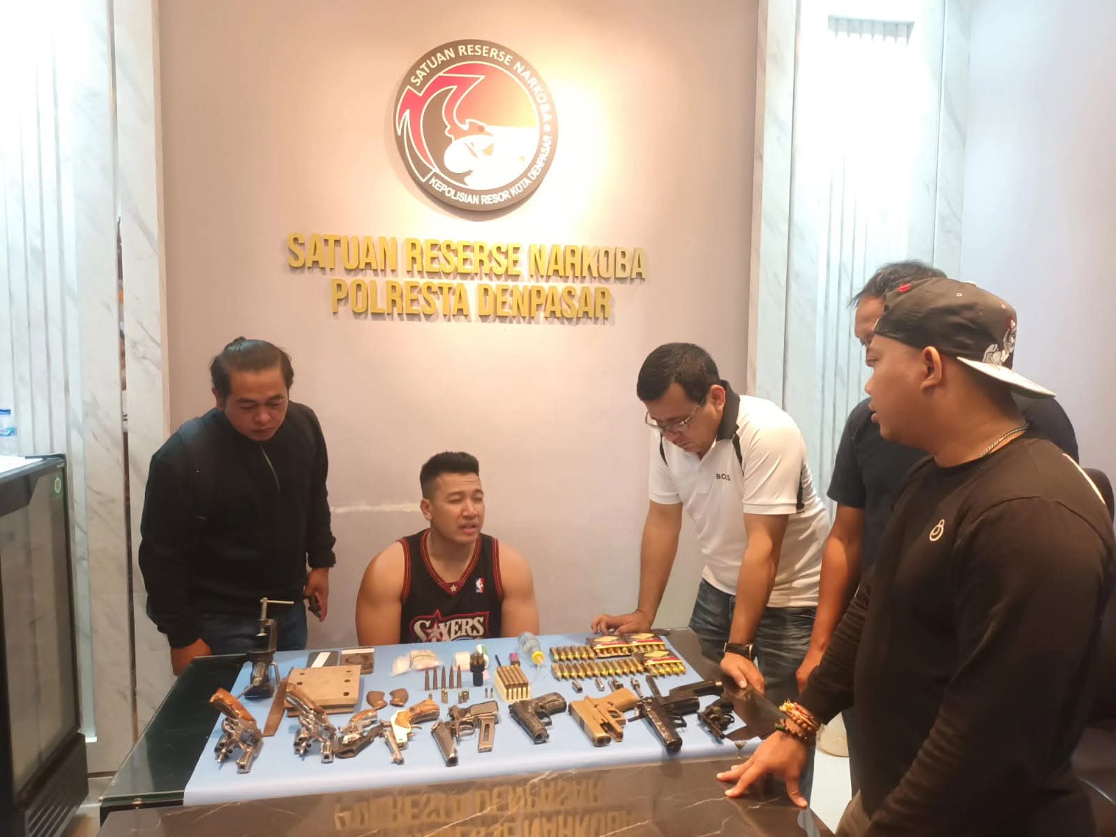 Kapolresta Denpaaar, Kombes Pol Leonardo D. Simatupang Kembali Bongkar Sarang Narkoba dan Temukan Senpi Rakitan Serta Amunisi