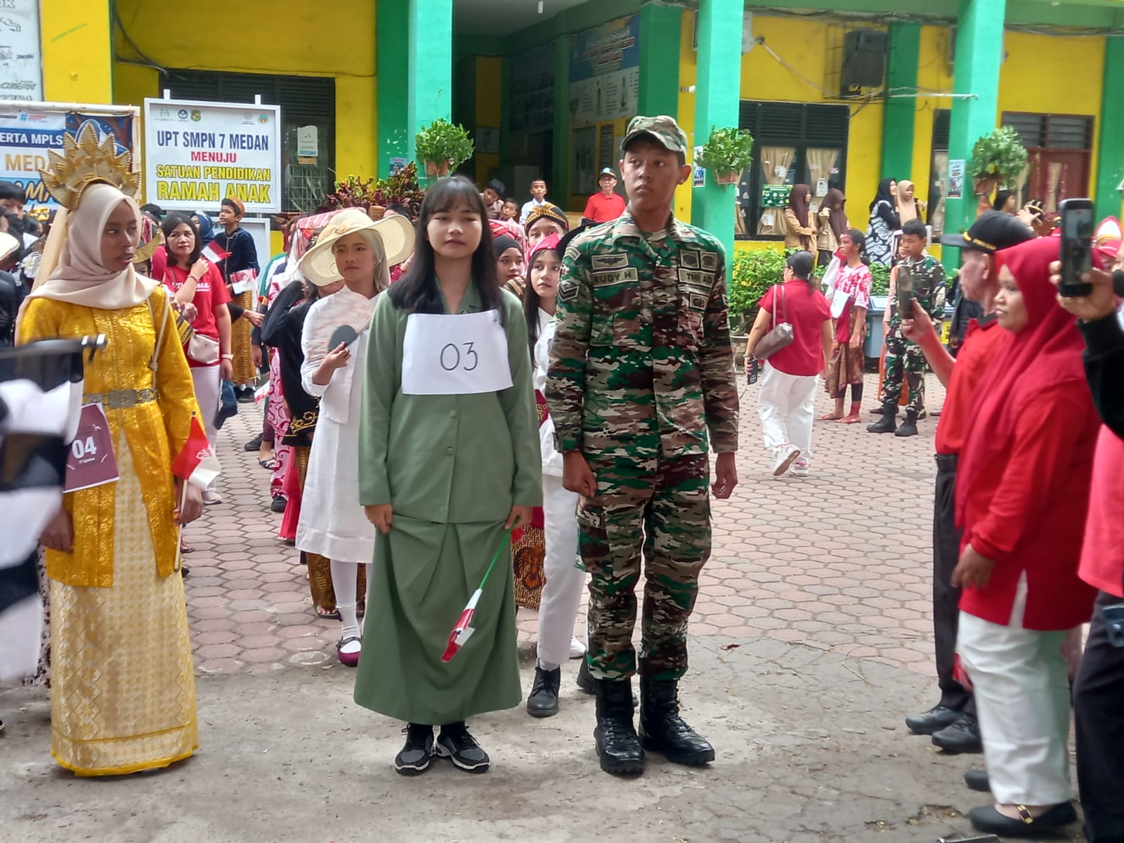 Semarakkan HUT RI ke-81, Karnaval Budaya SMPN 7 Medan Perkuat Nasionalisme Siswa