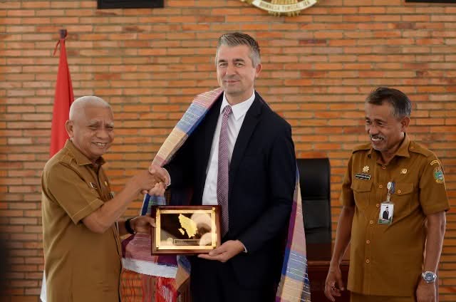 Wagub Surya Tawarkan Potensi Investasi Sumut kepada Duta Besar Belgia