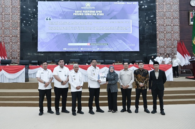 Gubsu Bobby Serahkan Ranperda P-APBD 2026 ke DPRD, Fokus Infrastruktur dan Pemulihan Pascabencana
