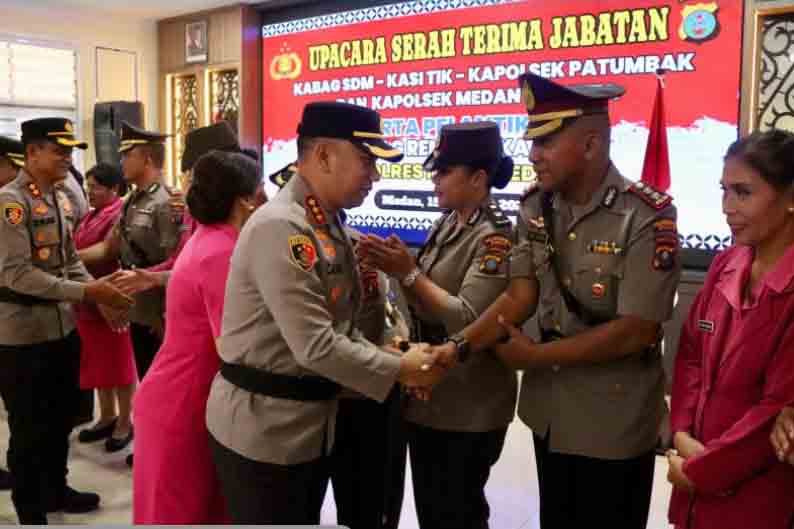 Kapolrestabes Medan Pimpin Sertijab PJU dan Kapolsek, Tekankan Profesionalisme dan Soliditas