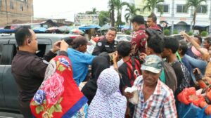 Bid Humas Polda Sumut Berbagi Kasih dengan Sopir, Pengemudi Betor dan Ojol