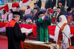 Hj Sri Rezeki, A.Md Disumpah dan Ditetapkan sebagai Wakil Ketua DPRD Medan dalam Sidang Rapat Paripurna