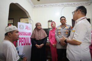 Kapolres Binjai Anjangsana dan Berikan Tali Asih kepada Personel yang Sakit Menahun
