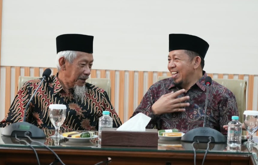 Dirjen Pesantren Basnang Said (kanan) bersama Ketua PP Muhammadiyah, M. Saad Ibrahim. (Foto : Ist/Aktual Online)