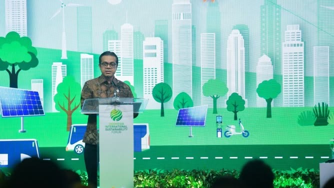 Wamenkomdigi Nezar Patria menyampaikan keynote speech dalam Indonesia International Suistainability Forum di Kempinski Ballroom, Jakarta Pusat, Selasa (06/10/2026). (Foto: Ist/ Aktual Online)