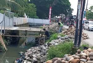 ‎Penataan PKL Lapak Drainase Jalan Pasar 3 Datok Kabu Mandek, Proyek Talud Rp 1,5 M Terancam Molor