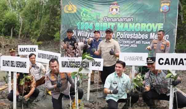 Dukung Program Prioritas Kapolri, Polrestabes Medan Tanam 1.994 Bibit Mangrove