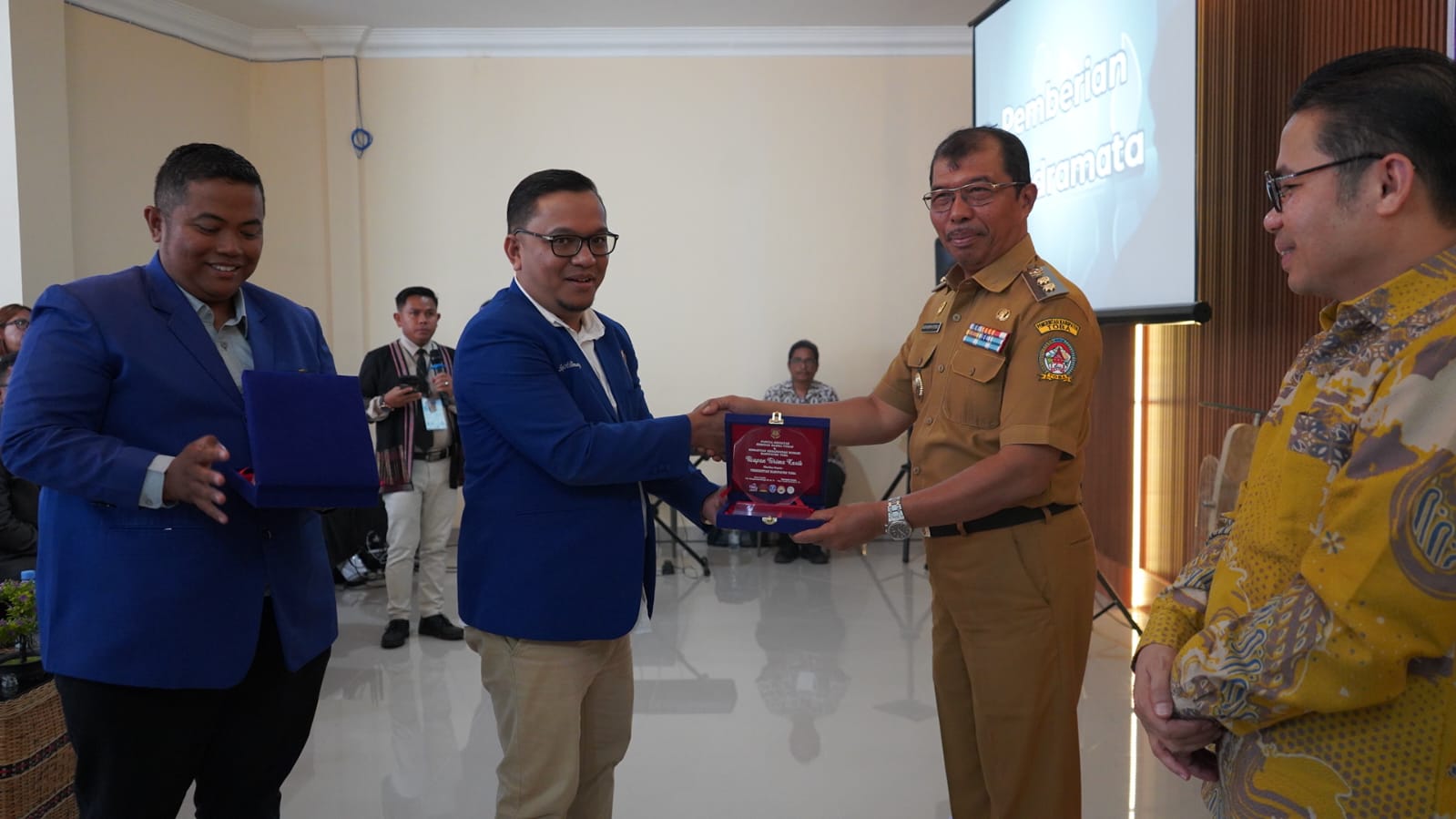 Seminar Kepemimpinan Gereja, Wabup Toba Beri Pesan Agar Gereja Menarik bagi Jemaat
