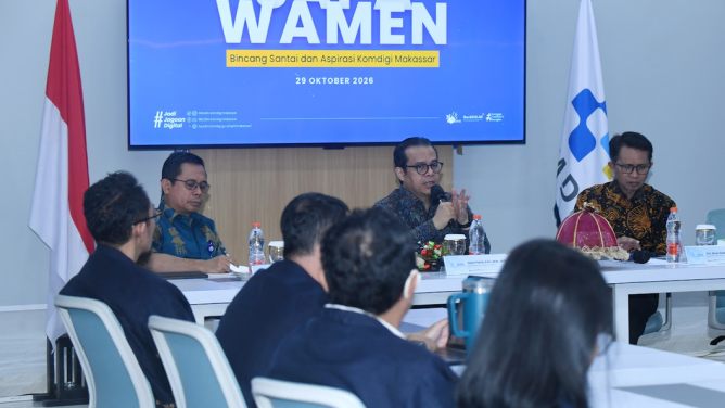Pangkas Kesenjangan Digital Indonesia Timur, Wamenkomdigi Nezar Patria Minta Anak Muda Makassar Caplok AI: “Jangan Jadikan Tuan!”