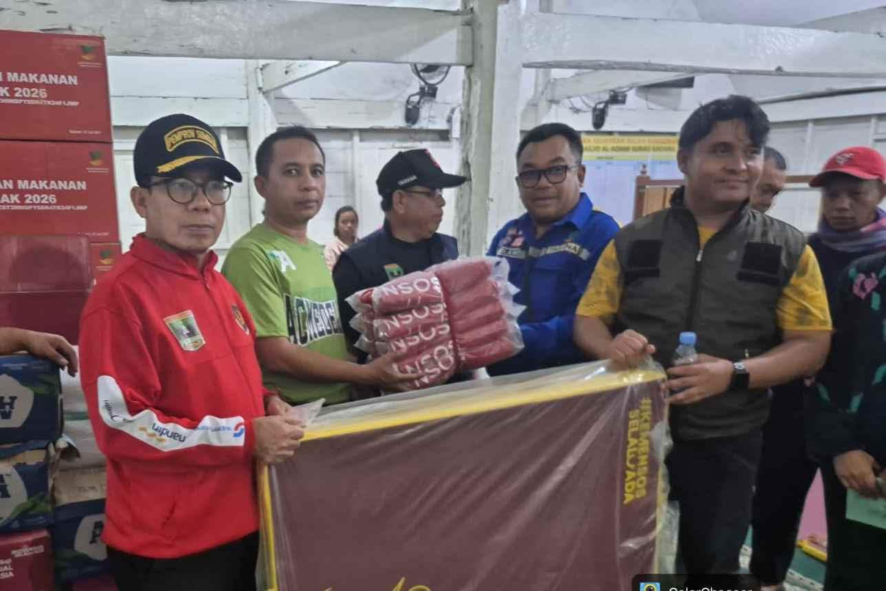 Gus Ipul Pasok Logistik Pengungsi Banjir Bandang Padang, Tagana-TNI-Polri Dikerahkan Pembersihan Lumpur