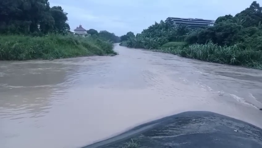 Debit Sungai Amplas Melonjak  Akibat Hujan Di Hulu, Warga Bantaran  Diminta Waspada Potensi Banjir